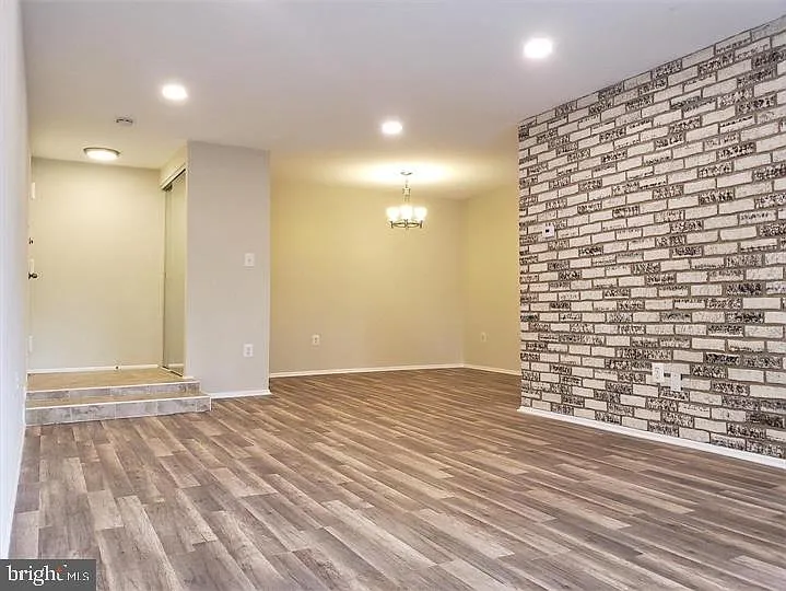 3 bed, 2.0 bath, 1278 sqft, $2,350 — Photo 3
