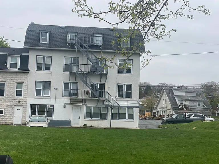 420-422 Douglass St — Photo 3