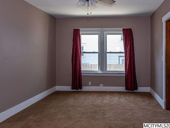 4th image of 818 N Pennsylvania Ave