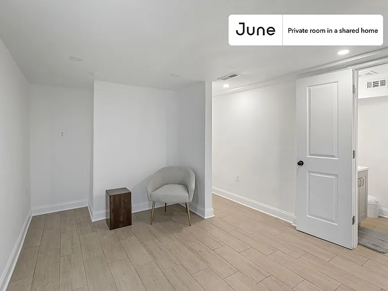 529 42nd St NE #B — Photo 14