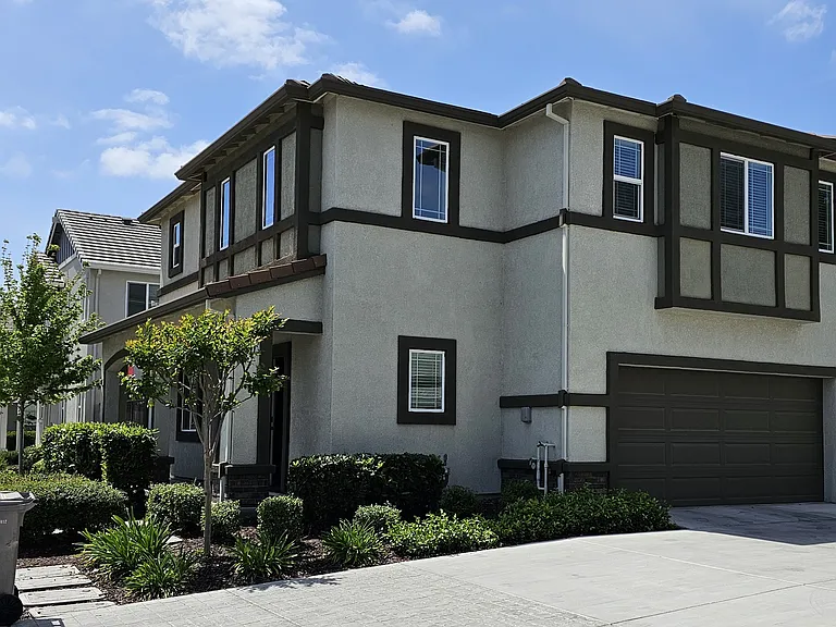 4385 Silver Cedar Ln — Photo 2