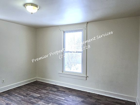 5th image of 1047 Beckford St #2