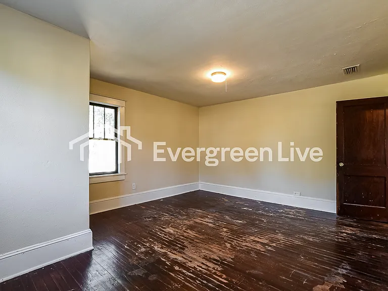 626 Washington Ave — Photo 10