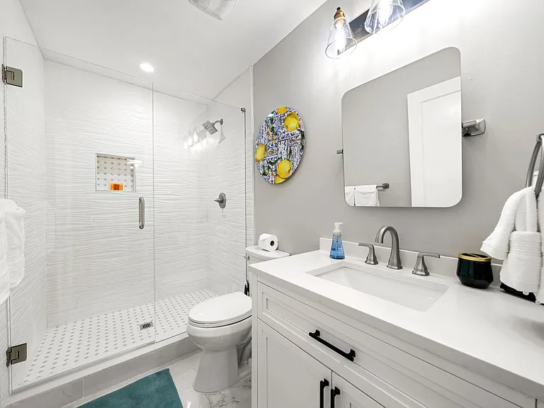 639 S Peachtree St — Photo 5