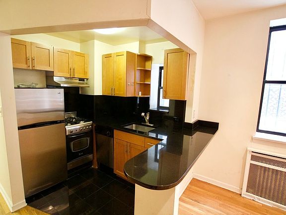 5th image of 16 W 75th St APT 1b