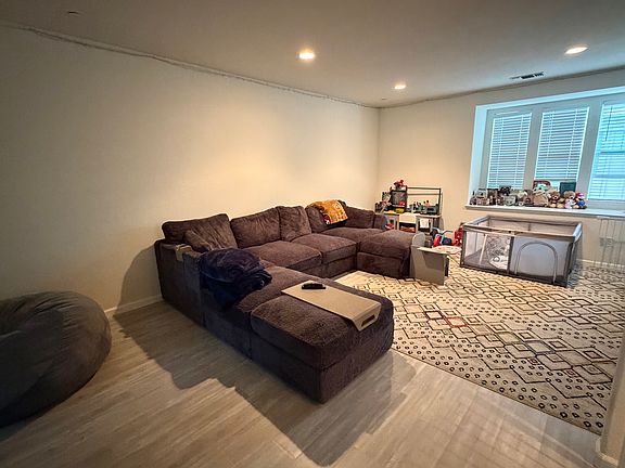 3rd image of 6803 S Mariposa Ln