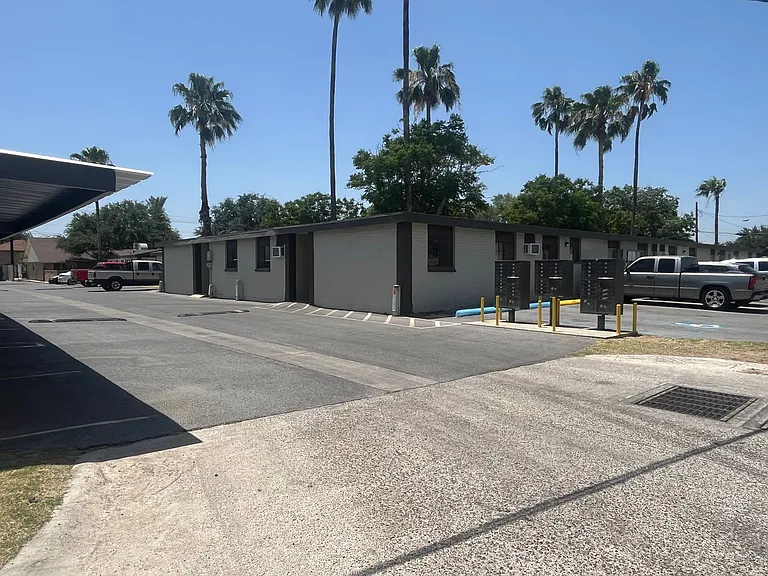 Retama Apartments — Photo 10