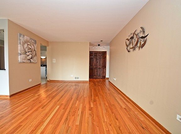 4th image of 4712 W 106th Pl APT 3B
