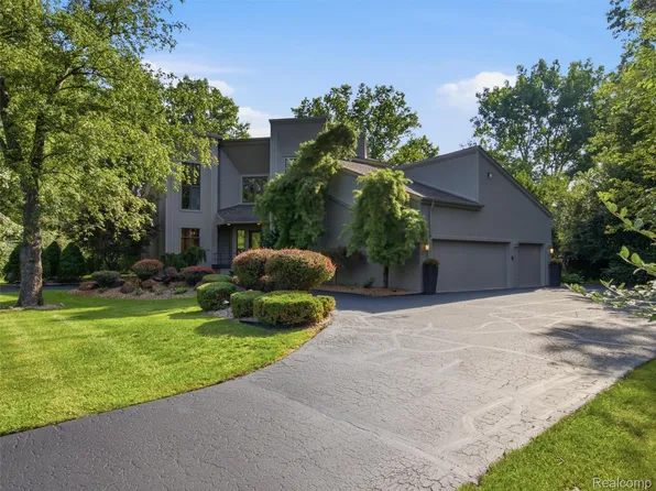 1250 Sunniwood Pl, Rochester, MI 48306