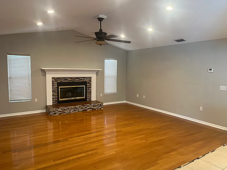 2052 Windwood Ln — Photo 3
