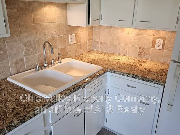 5th image of 2910 Abigail Dr APT 4