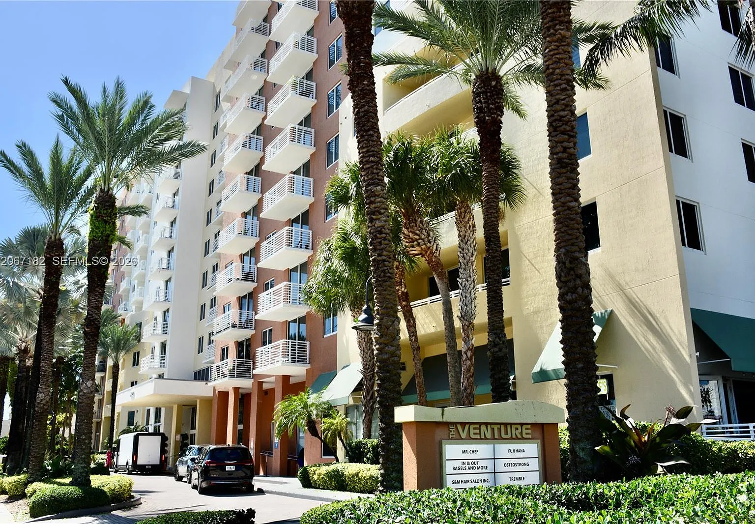 Venture At Aventura East — Photo 4