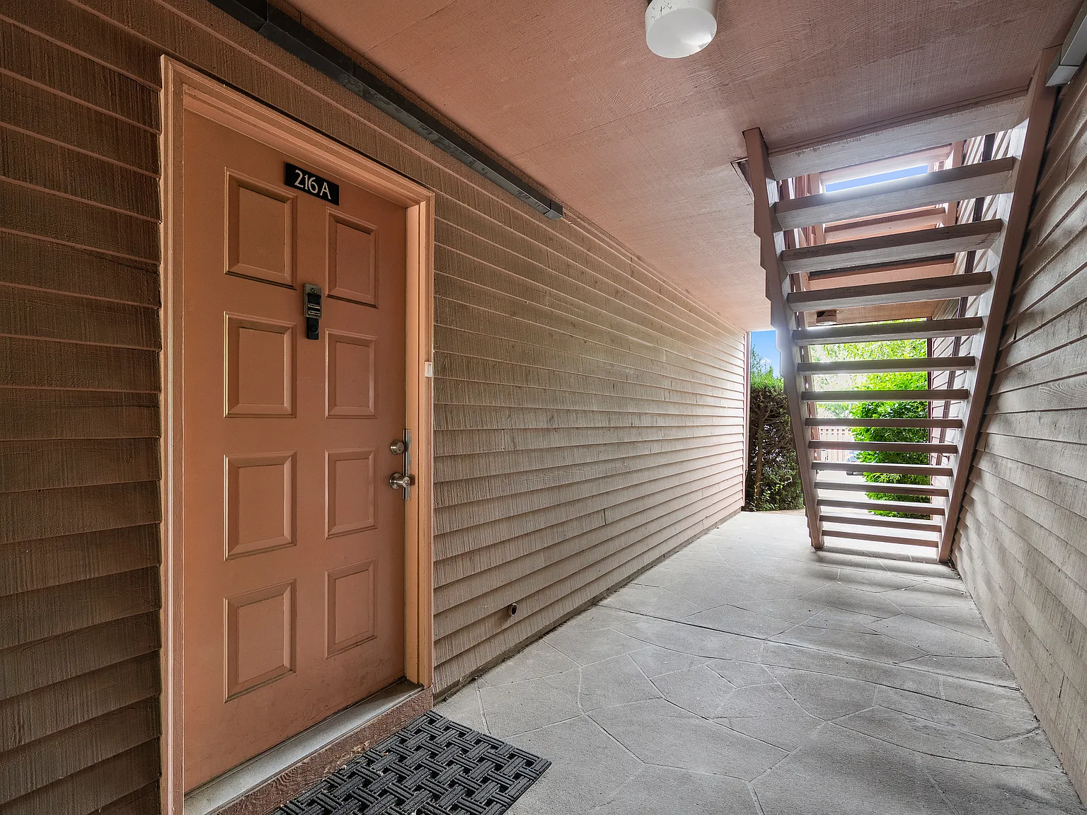 2 bed, 968 sqft, $3,200 — Photo 2
