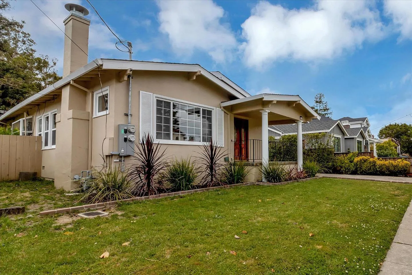 1311 Capuchino Ave photo 1