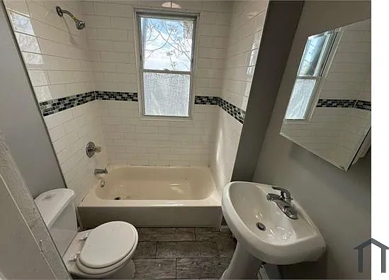 216 Bloomfield Ave #3 — Photo 2