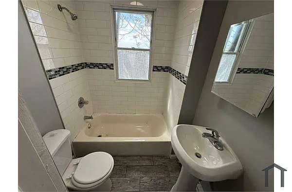 Building Photo - 216 Bloomfield Ave #3