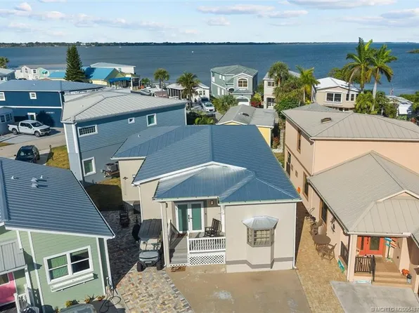 561 Nettles Blvd, Jensen Beach, FL 34957