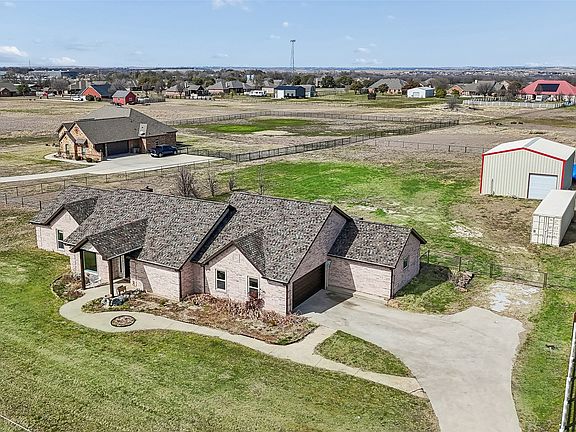 2nd image of 317 Illinois St