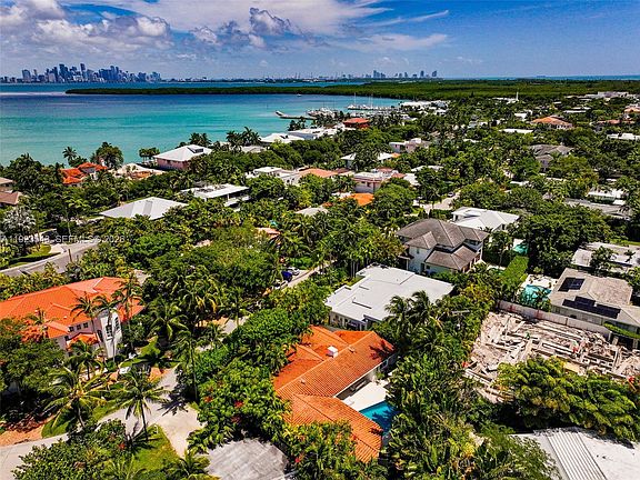 5th image of 375 Harbor Ct