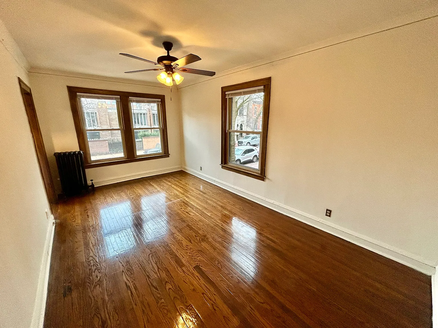 520 W Belden Ave — Photo 2