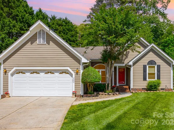 3200 Tallia Ct, Charlotte, NC 28269