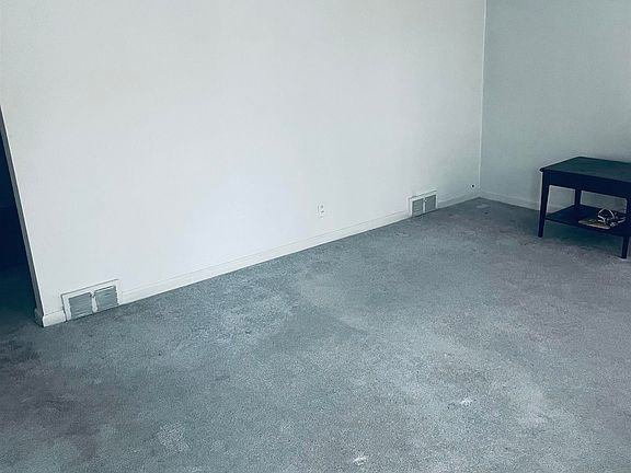 3rd image of 423 Foster Ave