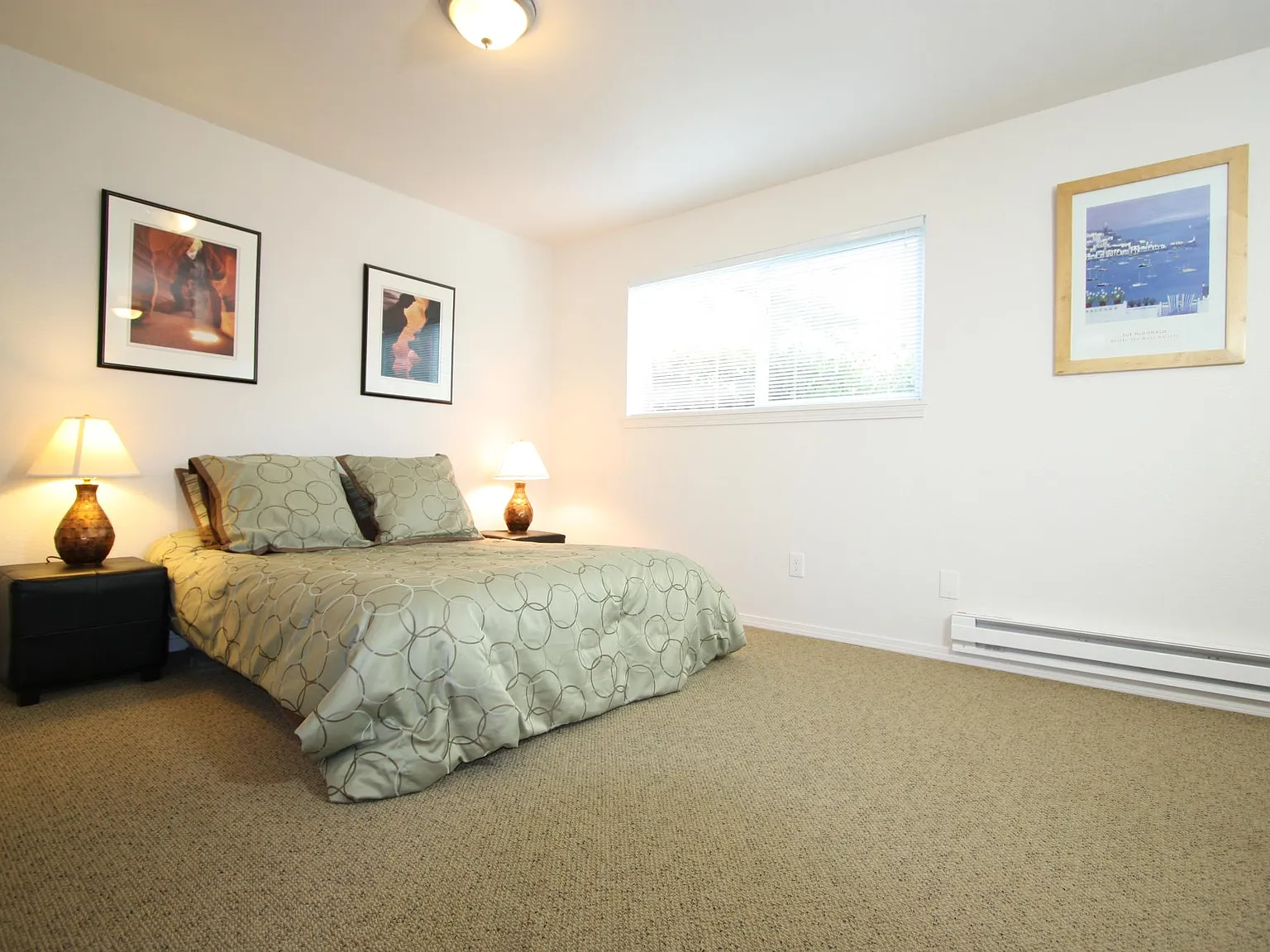 2 bed, 1.5 bath, 940 sqft, $1,695 — Photo 2