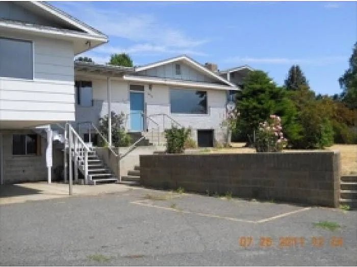4815 Summitview Ave photo 1
