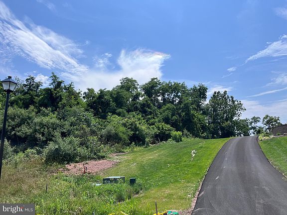 3rd image of 13 Sawtooth Oak Dr