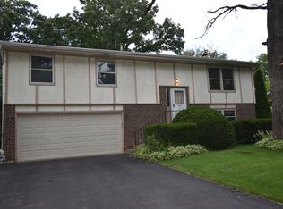 1112 Betty Dr, Lake Zurich, IL 60047