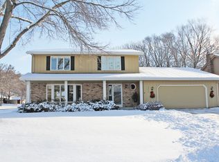 9445 Aspen Cir, Eden Prairie, MN 55347