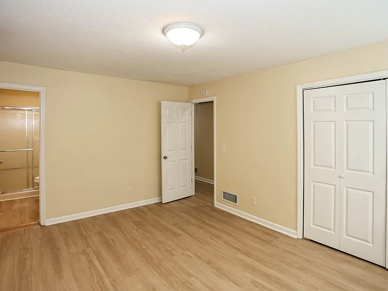 3165 Laura Ln — Photo 4
