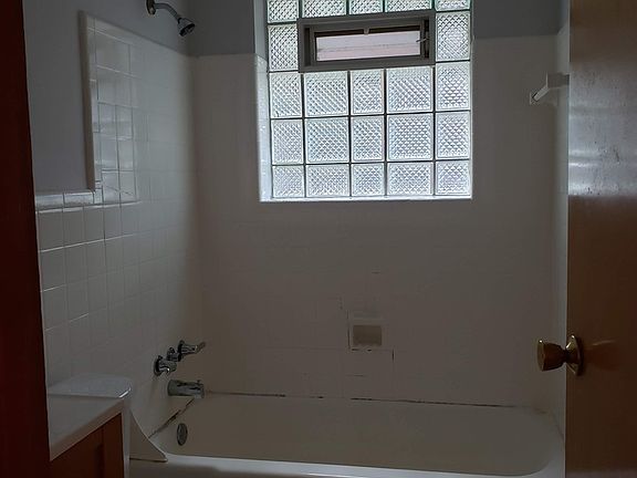 3rd image of 121 Breading Ave Floor 2