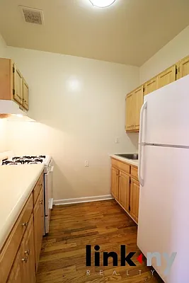 Rented by Link NY Realty | media 29