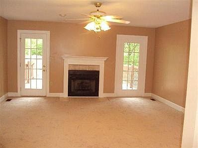 3rd image of 125 Vaughn Ave