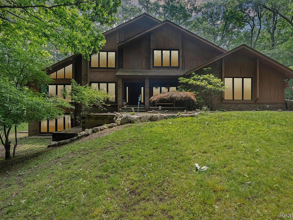 1st image of 9998 White Pine Ct