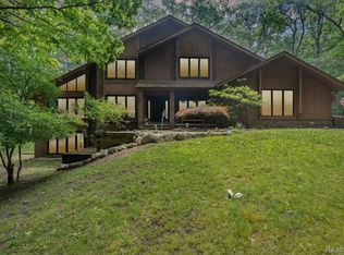 9998 White Pine Ct, Clarkston, MI 48348