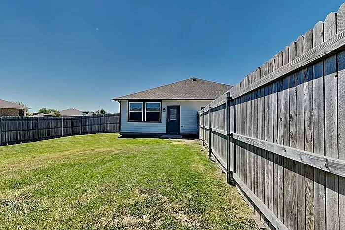 1501 Marvin Gdns — Photo 16