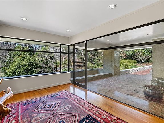 5th image of 374 Londonberry Rd NW