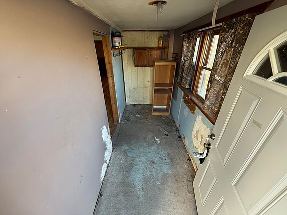 3rd image of 305 Washington St