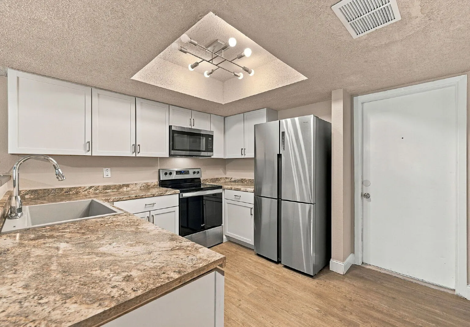 2 bed, 2.0 bath, 1145 sqft, $1,450 — Photo 3