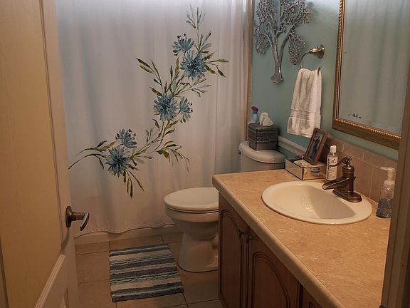 3rd image of 1155 W Lakeview Dr