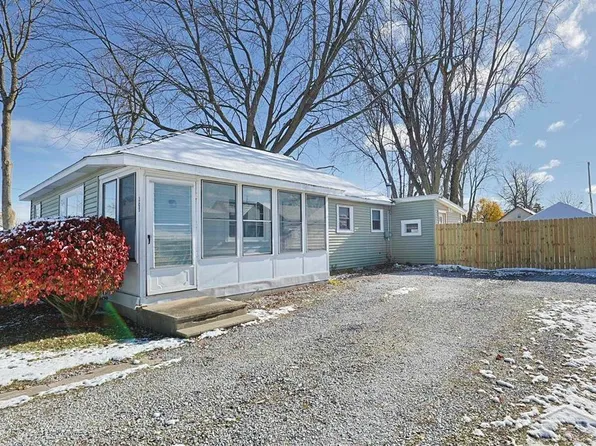 305 W Benjamin St, Linwood, MI 48634