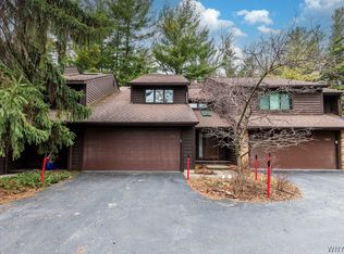 186 Breezewood Cmn, East Amherst, NY 14051