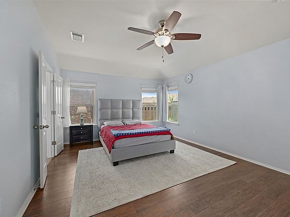 5th image of 18717 Leigh Ln