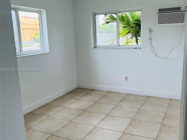 880 NE 18th Ave #3 — Photo 4
