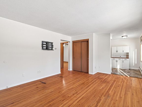 4th image of 2307 Unity Ave N