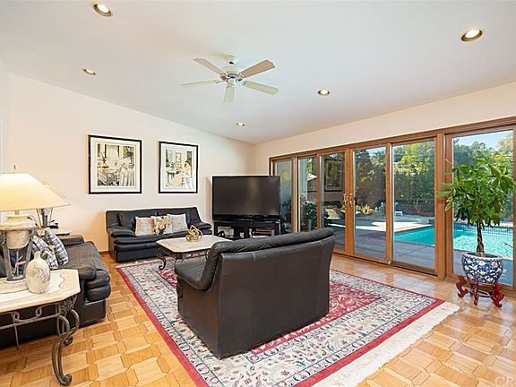 5th image of 23811 Berdon St
