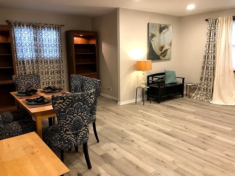 286 E Norman Ln — Photo 5