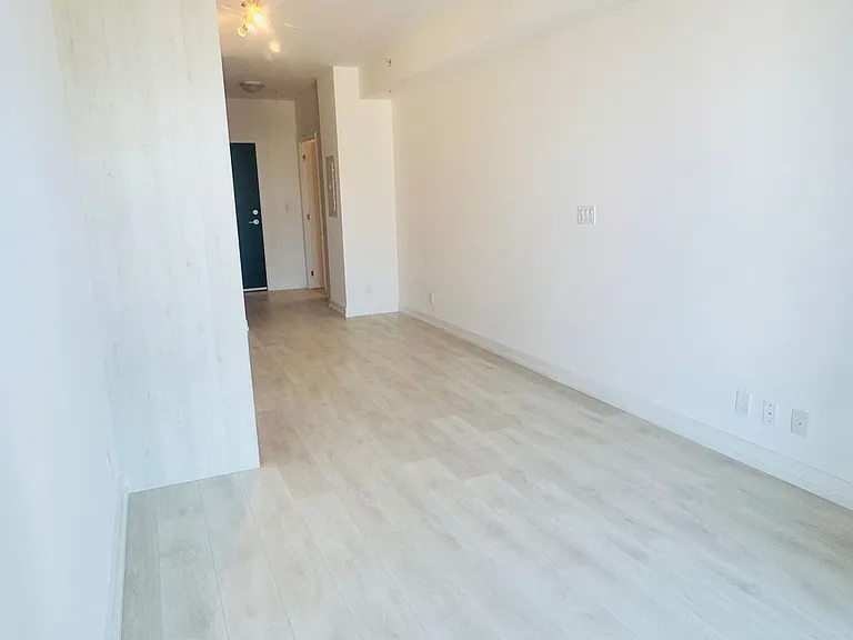 75 James St S #1308 — Photo 10